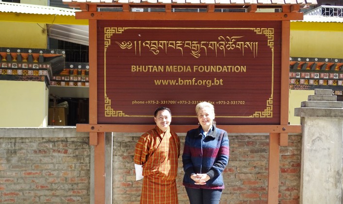 V.l.n.r.: Dawa Penjor (Bhutan Media Foundation) and Martine Bouman (Centrum Media & Gezondheid)